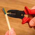 Lamper.dk viser dig, hvordan du skifter ledning på en pendel