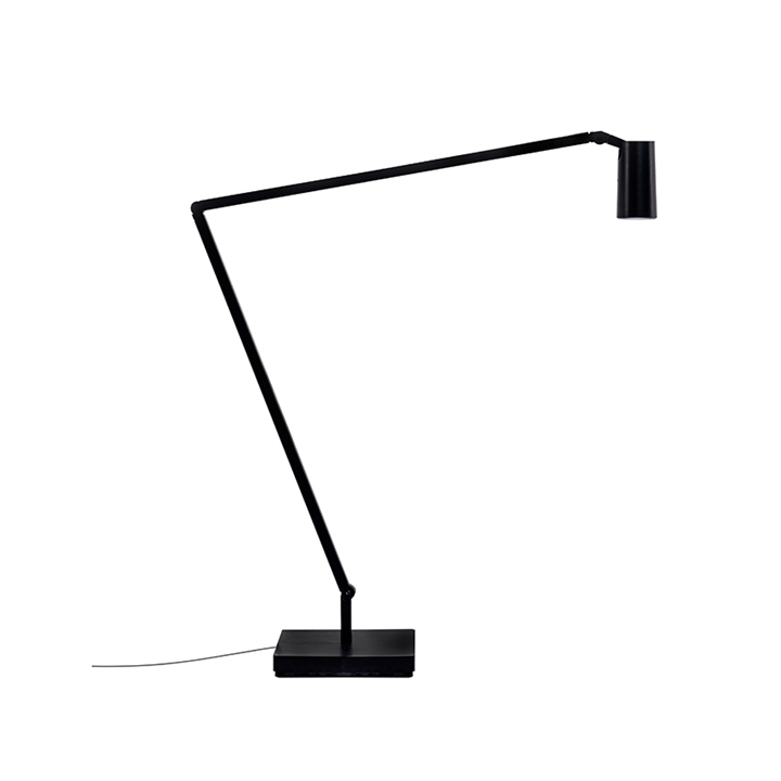 UNTITLED Linear lampe m/bordfod, sort