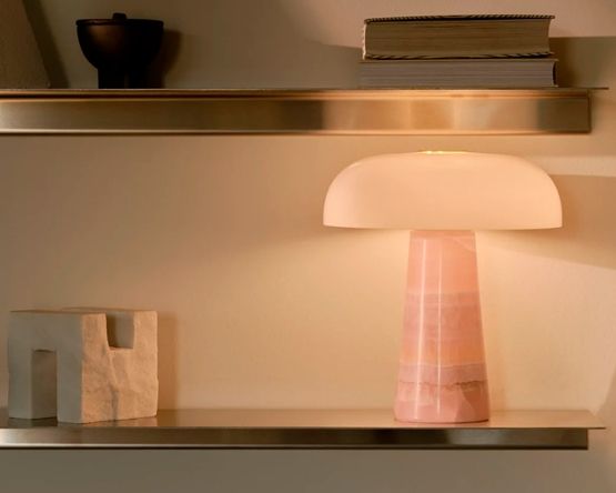 Indret med Glossy bordlampe fra Dftp